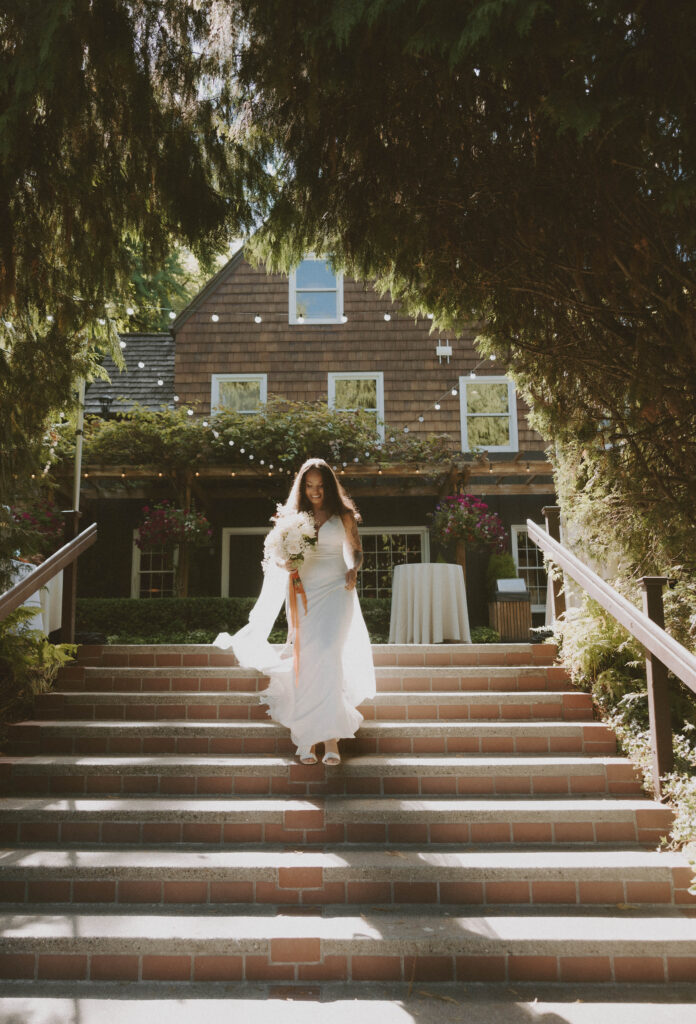 Belleuve bride walking down the aisle.